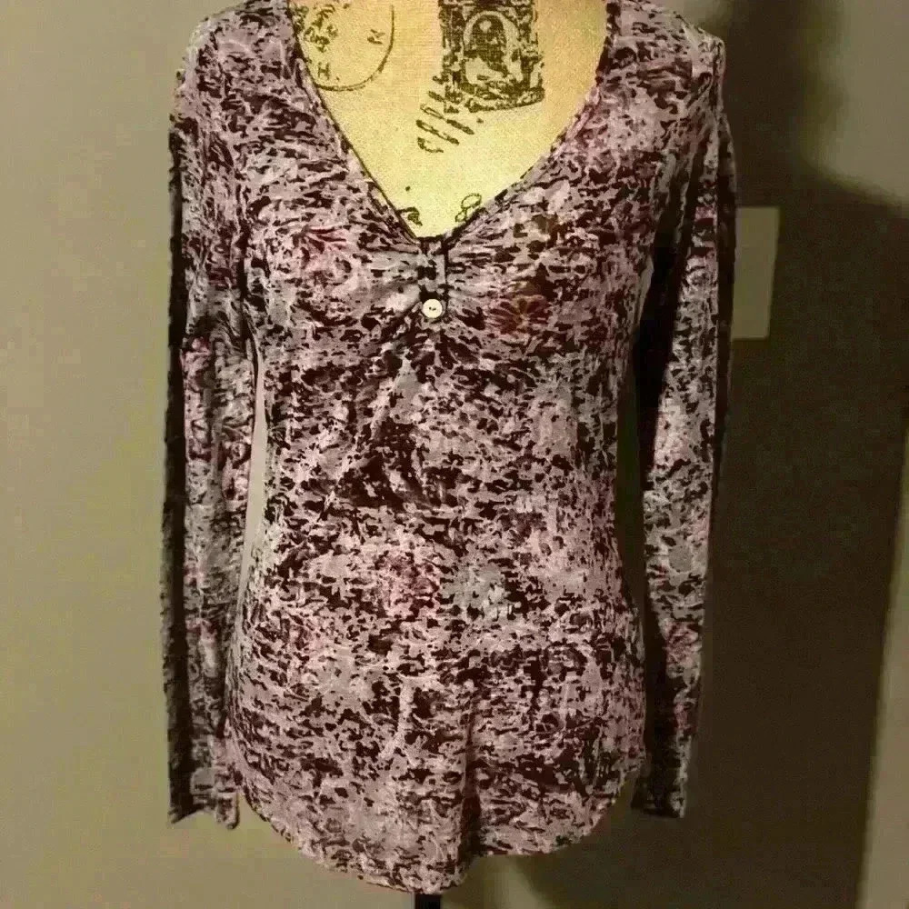 Long sleeve woman’s V neck